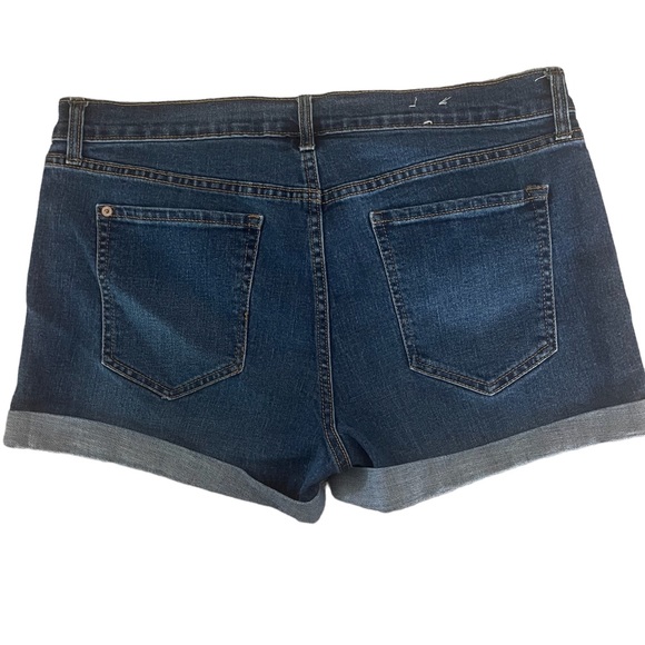 Old navy shorts - Picture 2 of 3